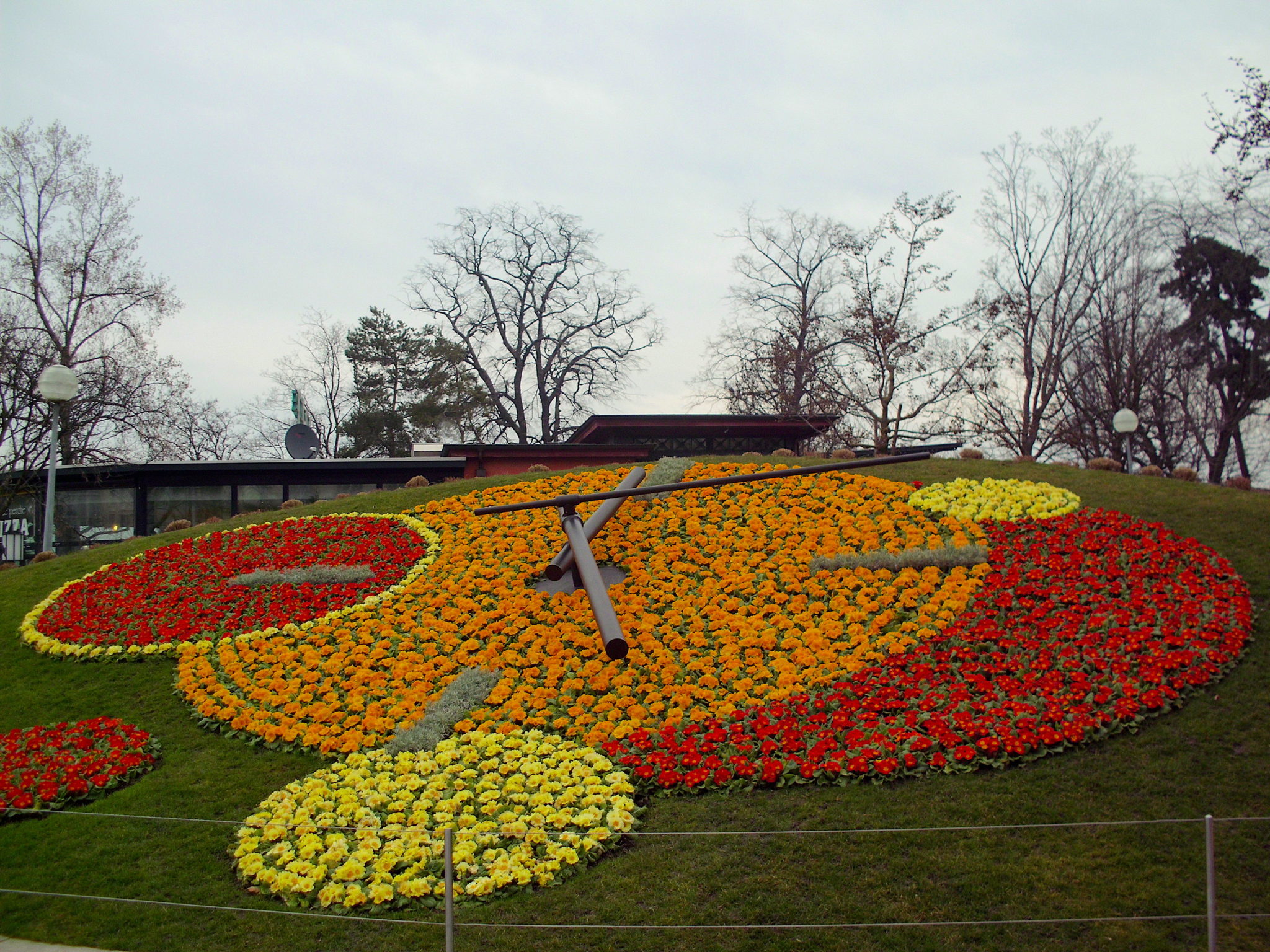 Pontos turísticos de Genebra: l'horloge fleurie 