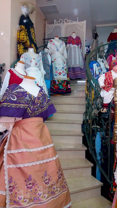 Roupa tradicional huérfana