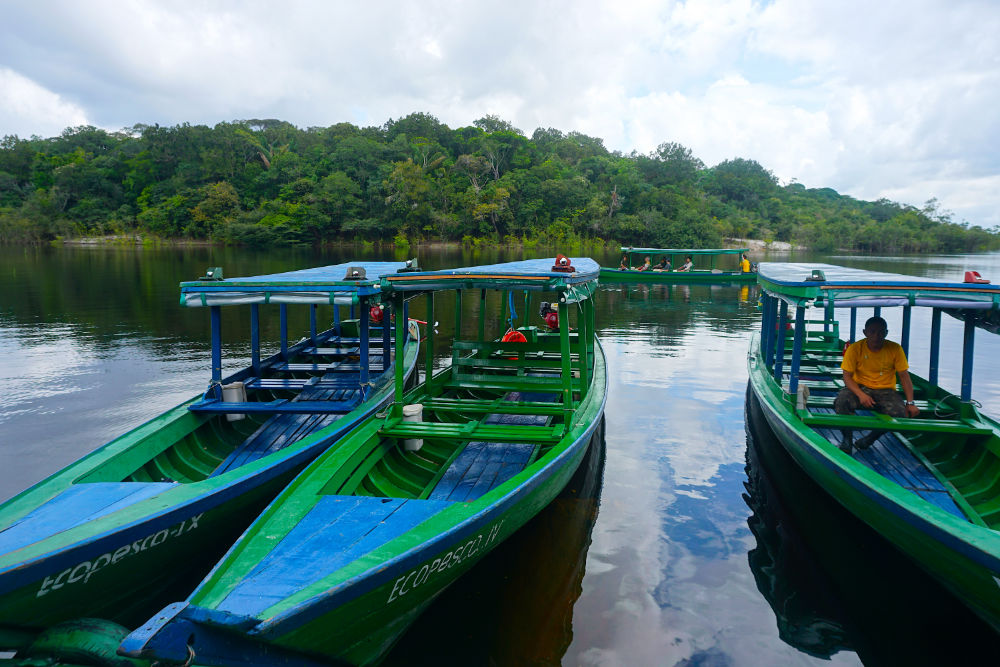 Barcos usados em alguns dos passeios do Amazon Ecopark