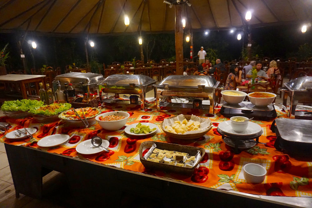 Buffet no restaurante do Amazon Ecopark