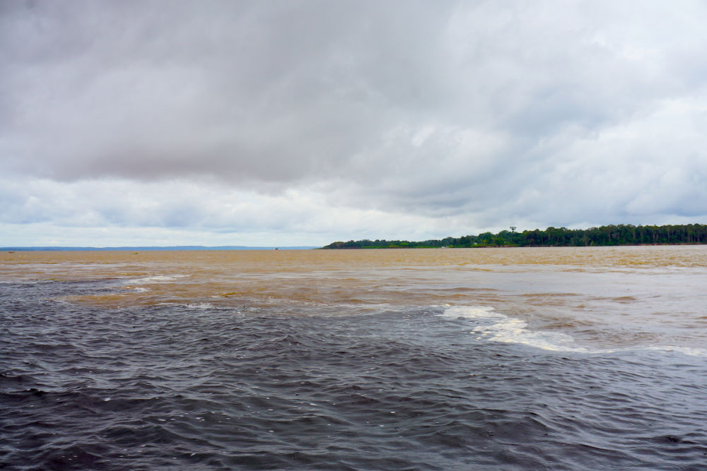 Encontro dos rios Negro e Solimões