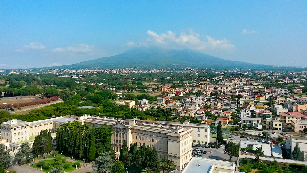 Vista do Monte Vesúvio de Nápoles, sul da Itália