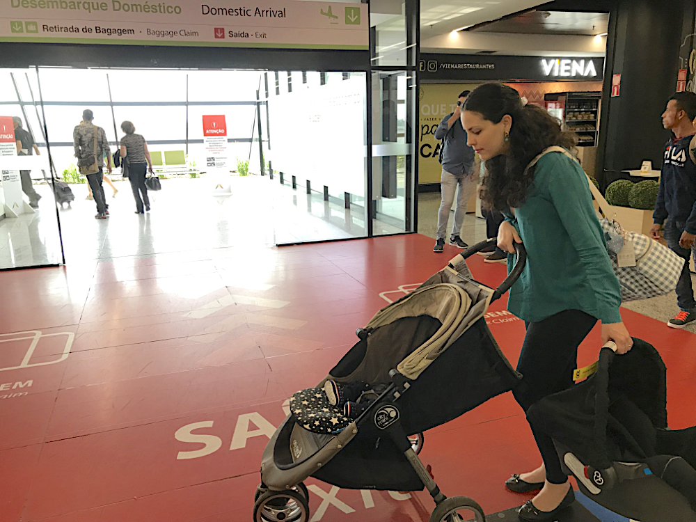 No aeroporto, prontos para embarcar